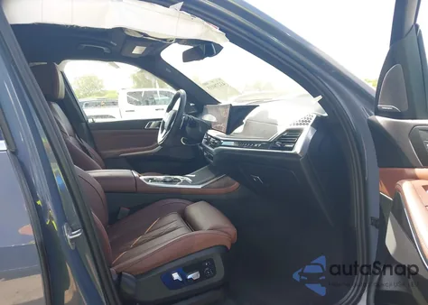 2023 BMW X7 xDrive40I z USA, uszkodzony, nr VIN 5UX23EM02P9R91424